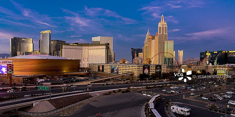 拉斯维加斯黄昏：纽约-纽约赌场和会议中心图片素材
