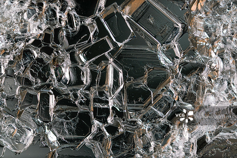 偏振光下的酒石酸氢钾图片素材