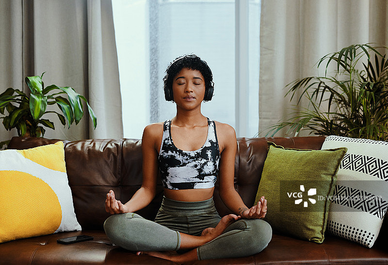 静心以聆听灵魂的声音图片素材