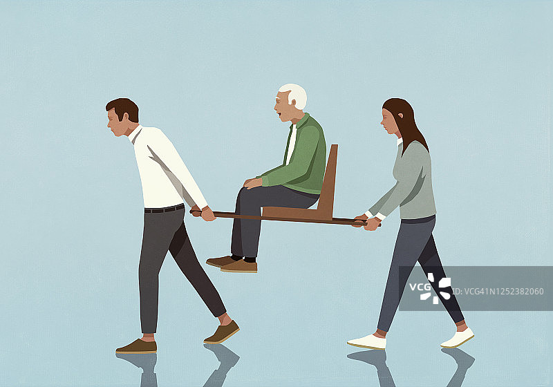 情侣抬着坐轿子的老人图片素材