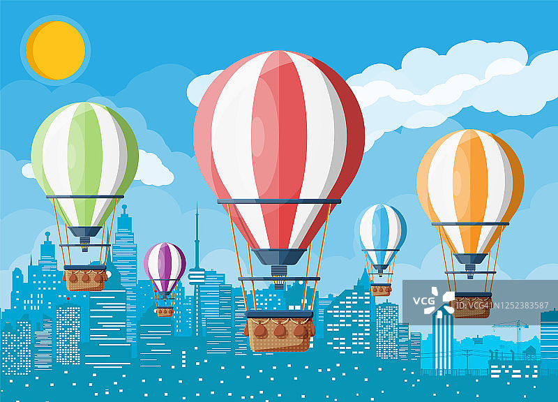 多云晴空下的热气球图片素材