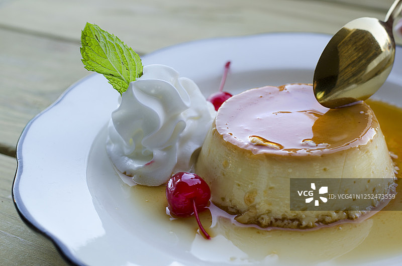 焦糖布丁甜点图片素材