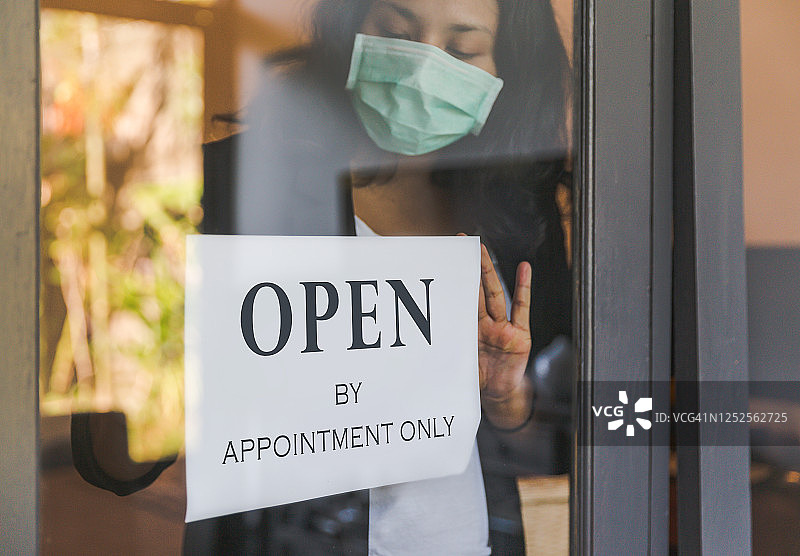 我们的沙龙现在仅接受预约图片素材