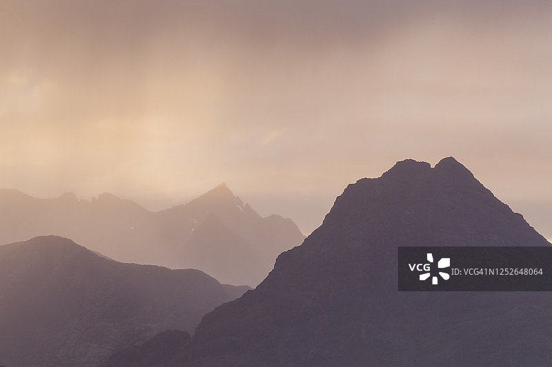 斯凯岛斯卡瓦格湖和库林丘陵，苏格兰高地以壮丽的景色而闻名图片素材