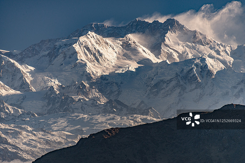 印度西孟加拉邦帕鲁特观景台的干城章嘉峰图片素材