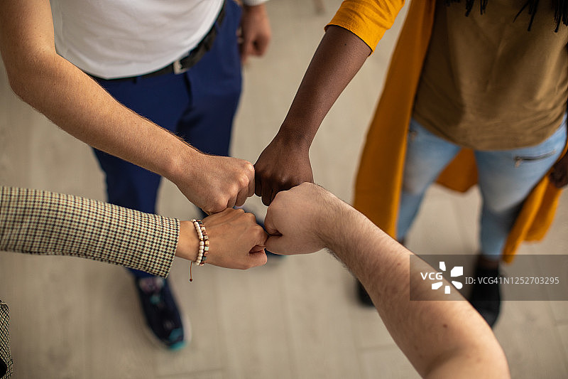 我们一起势不可挡图片素材