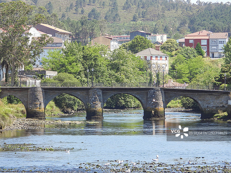 蓬特杜波尔图镇风光图片素材