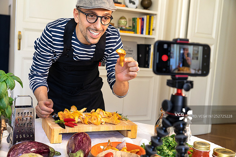 美食博主直播录制图片素材