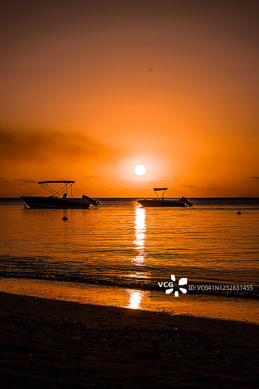 拉普雷讷海滩的日落图片素材