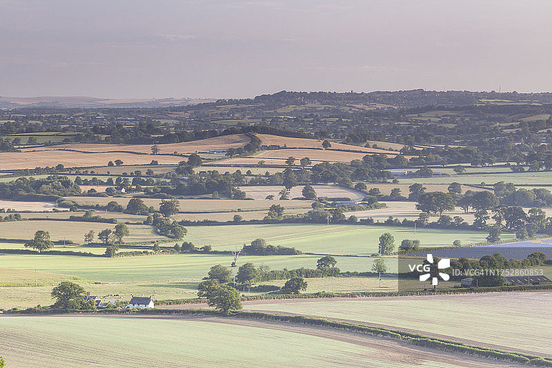 从多塞特郡汉布尔登山上眺望布莱克莫尔谷的景色图片素材