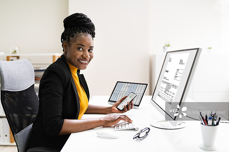 在线电子发票管理图片素材