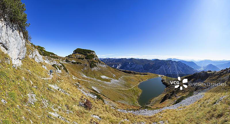 奥地利阿尔陶塞奥古斯特湖和阿特科格尔全景图片素材