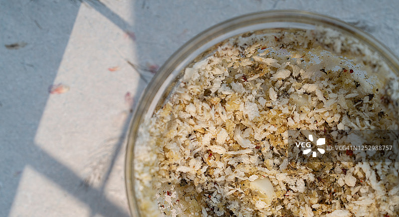 面包糠和香草图片素材