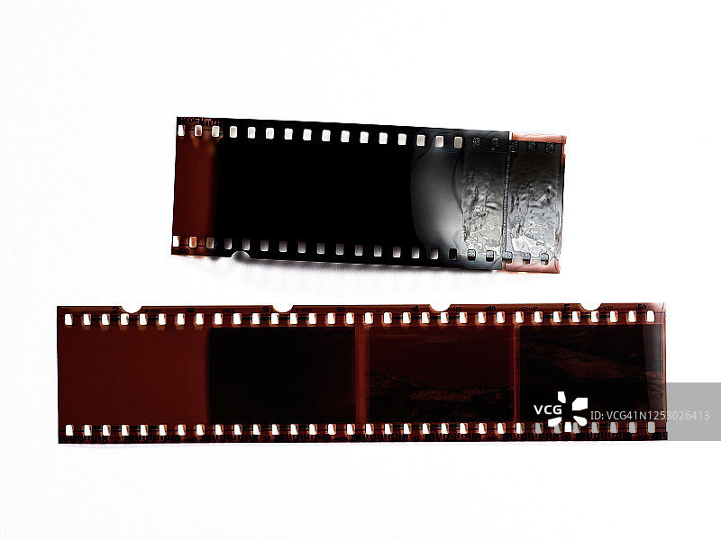 白色背景上的彩色负片35毫米胶片图片素材