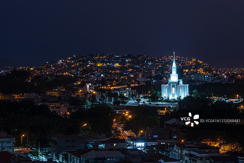 厄瓜多尔瓜亚基尔夜景图片素材