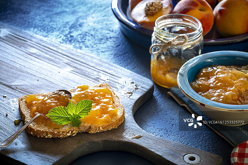 桃子火腿面包片吐司图片素材