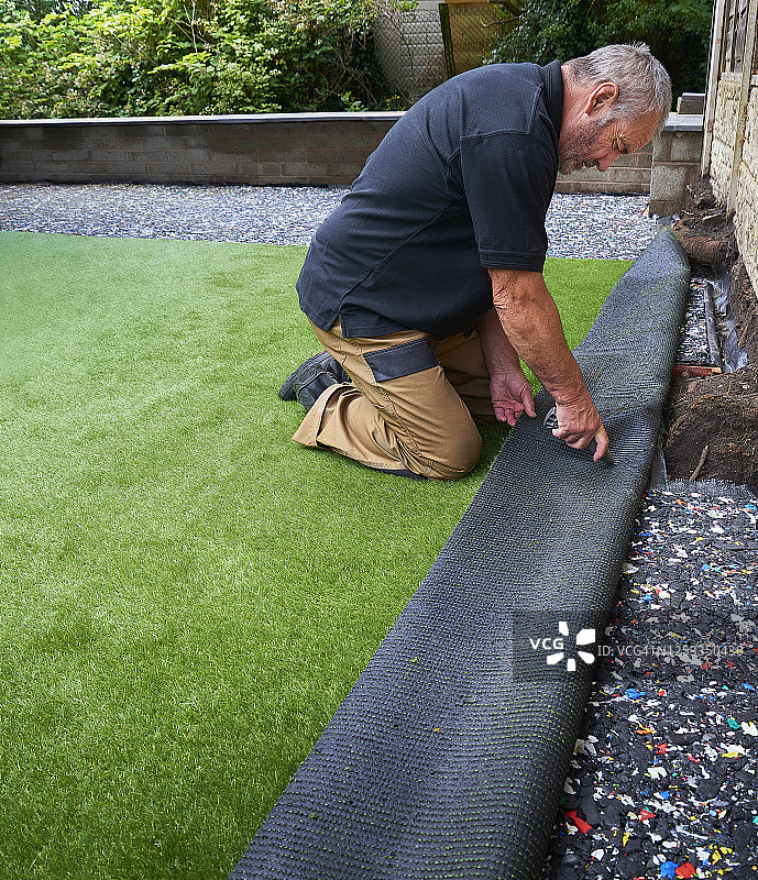 裁剪人造草坪以适配图片素材