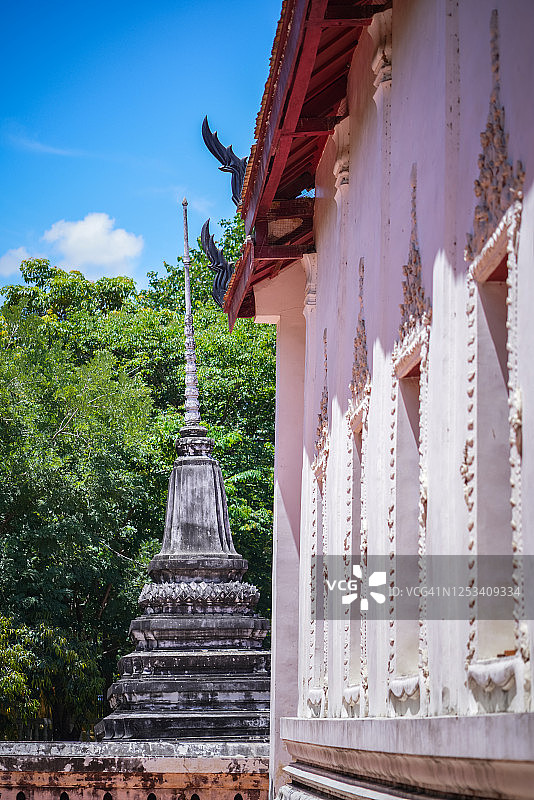 泰国的旧宝塔和佛教教堂图片素材