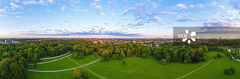 慕尼黑英国花园Werneckwiese全景图片素材