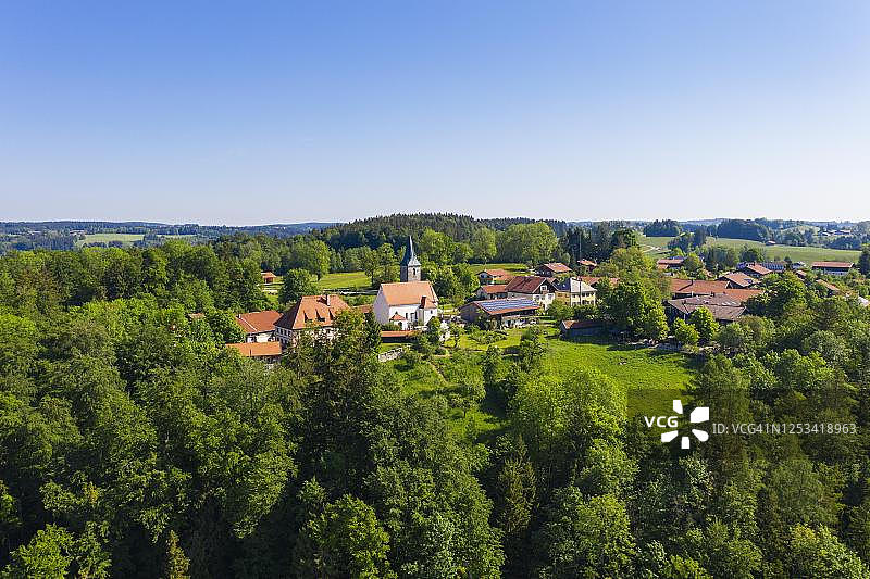 迪特拉姆斯采尔附近的黑岑贝格，无人机拍摄，德国上巴伐利亚州图片素材
