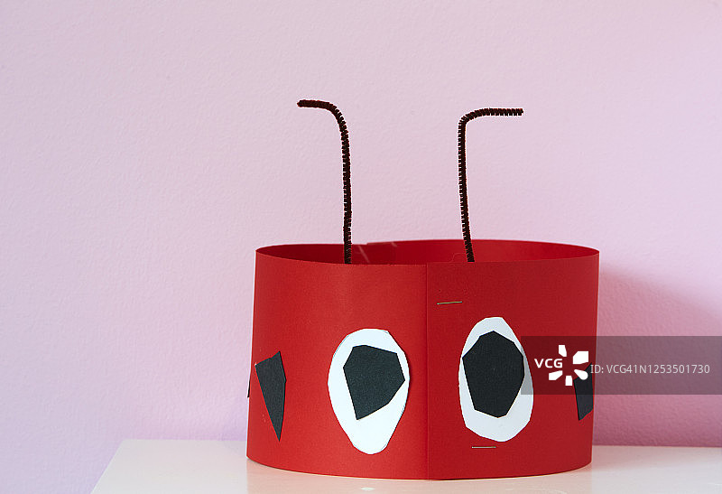 手工制作的儿童瓢虫帽图片素材