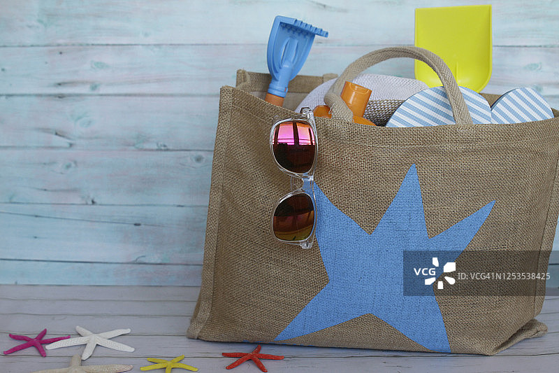 夏季沙滩配饰平面摆放图片素材