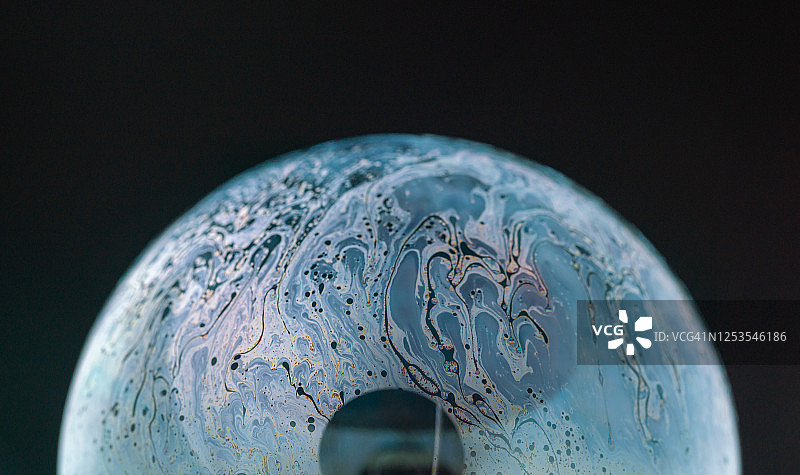 微距镜头下的肥皂泡图片素材