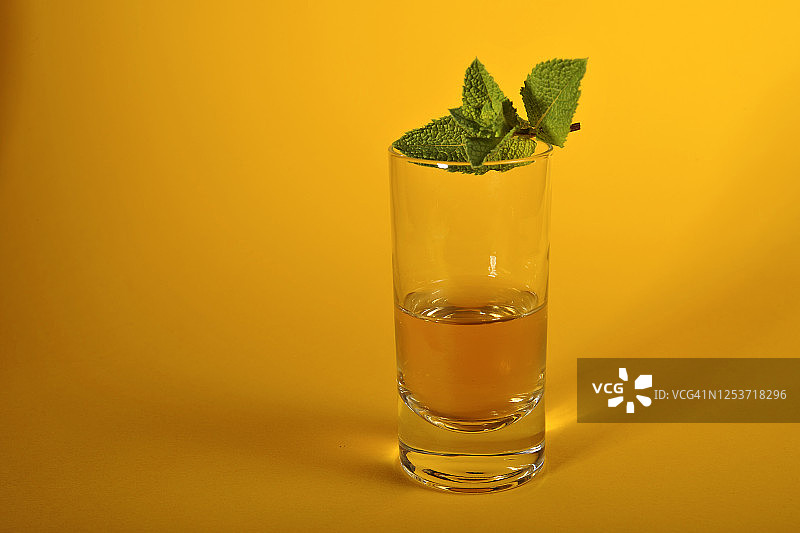 一杯薄荷茶图片素材