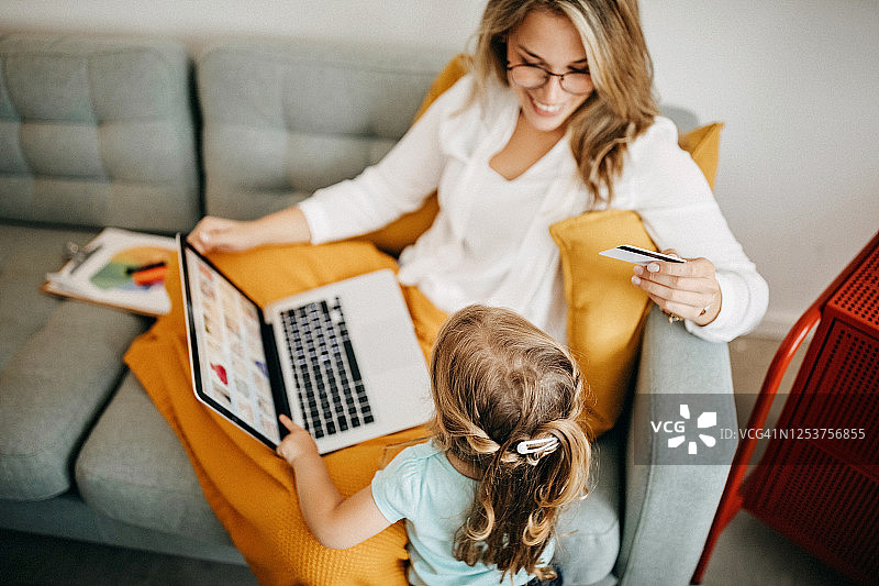 我想让你在网上给我买些糖果图片素材