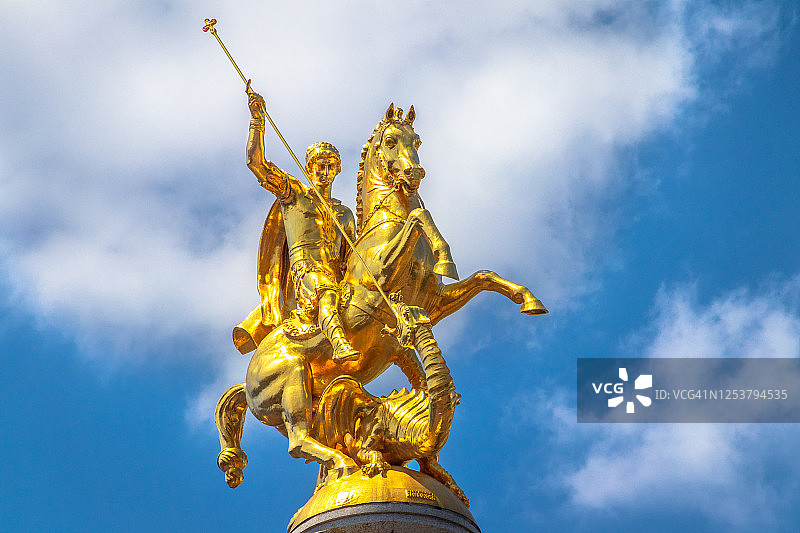 格鲁吉亚第比利斯自由广场的圣乔治雕像图片素材