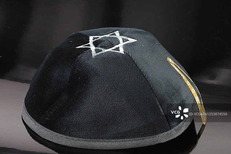 特写：带有大卫之星的基帕帽/犹太小圆帽图片素材