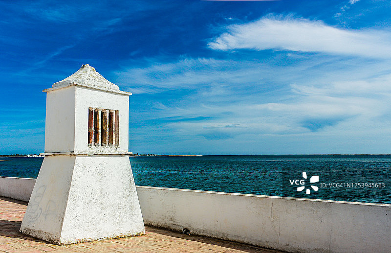 传统的阿尔加维烟囱图片素材