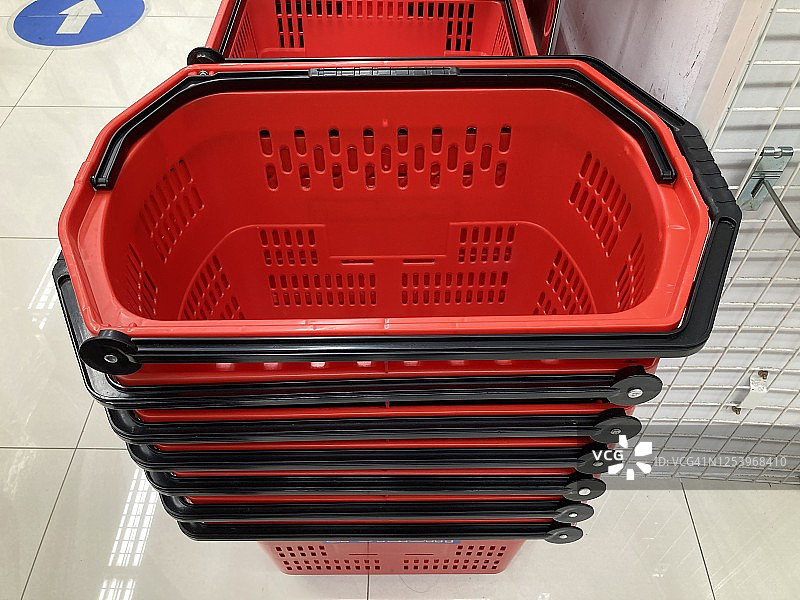 红色篮子图片素材