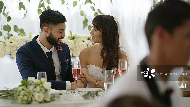 自豪地做你一辈子的妻子图片素材