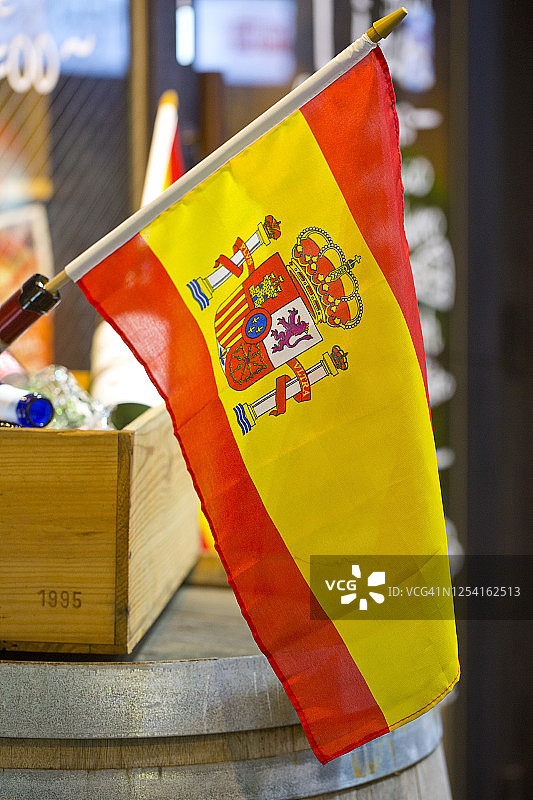 诺赫重新开业的餐厅装饰着西班牙国旗图片素材