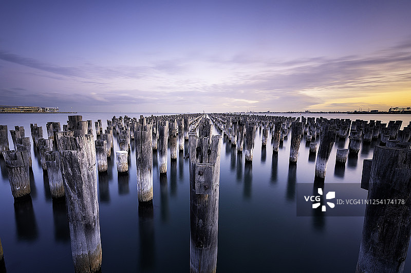 历史悠久的公主码头的日落图片素材