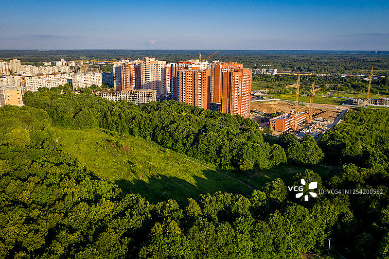 俄罗斯弗拉基米尔市公园区和新住宅区全景图片素材