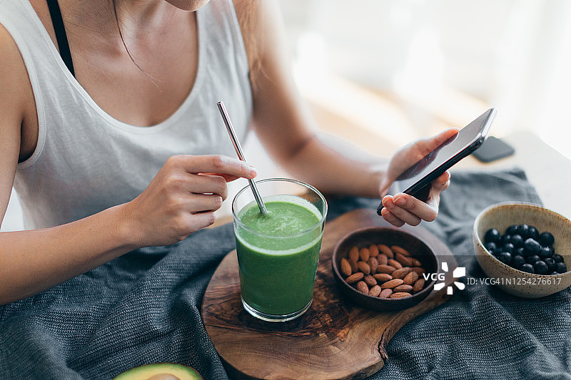 均衡的纯素饮食与可持续的生活方式图片素材