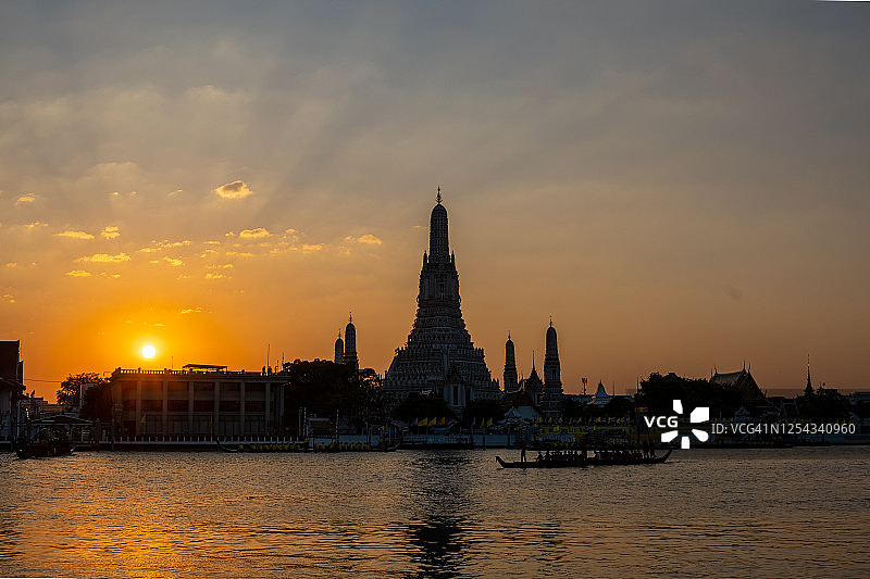 黎明寺后的日落图片素材