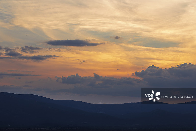 瓜达拉马山脉和烈士谷的日落景观图片素材