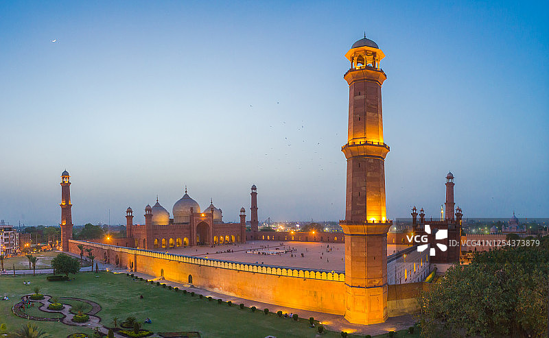 蓝色时分的巴德夏希清真寺图片素材