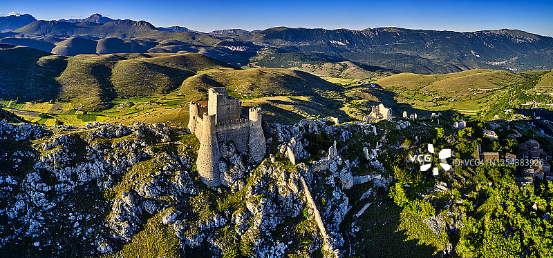 意大利阿布鲁佐格兰萨索国家公园罗卡卡拉肖城堡图片素材