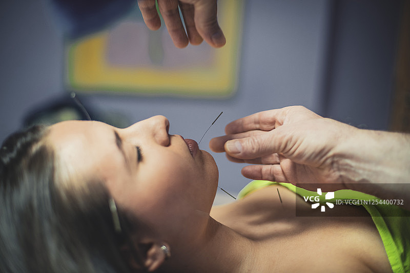 针的数量增加，忧虑减少图片素材