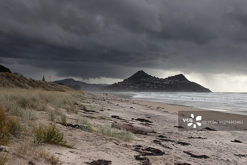 新西兰保阿努伊海滩的风暴云图片素材