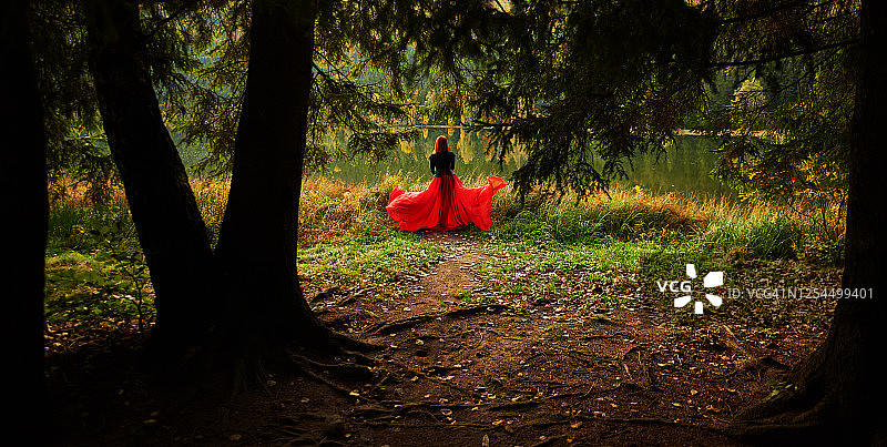 湖边的秋日氛围图片素材