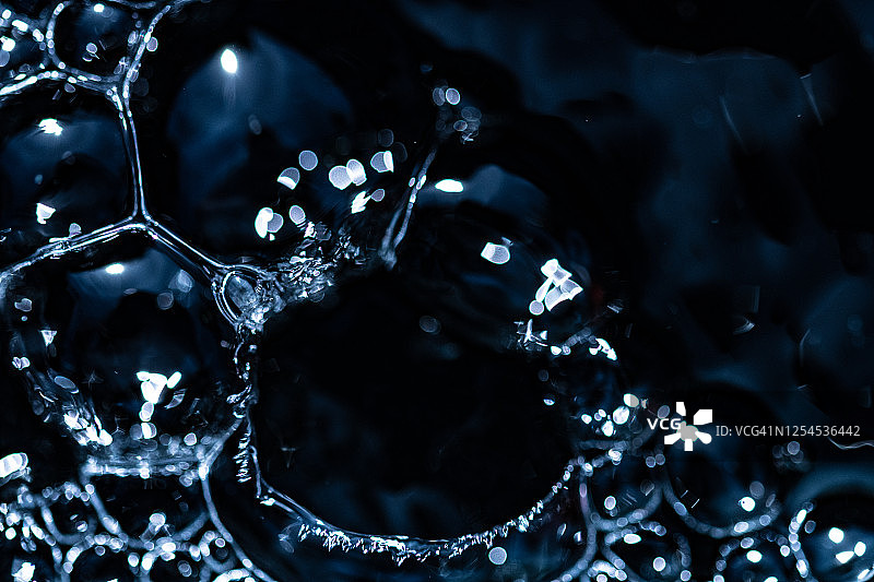 特写水泡：自来水极限微距图片素材