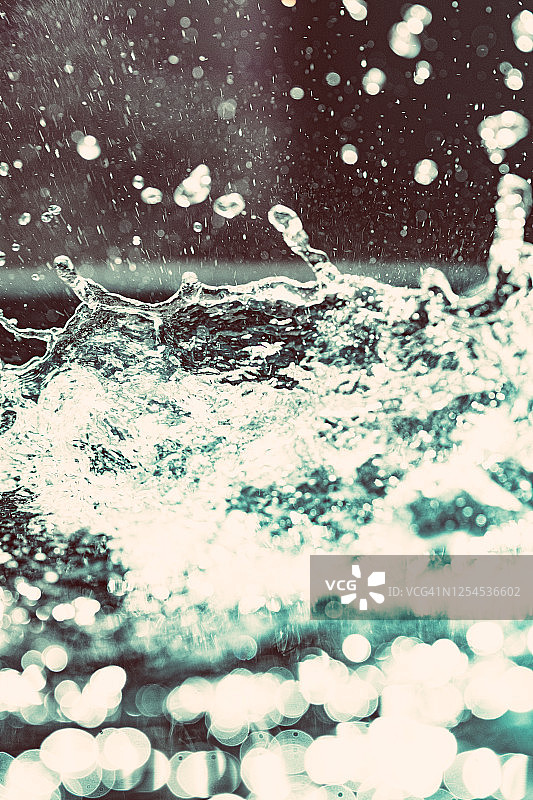 特写水泡：自来水极限微距图片素材