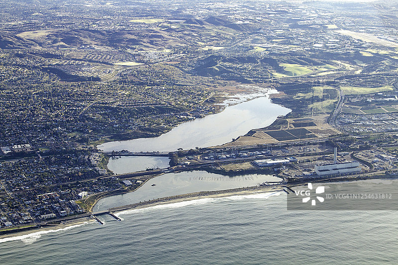 加利福尼亚州卡尔斯巴德阿瓜·赫迪翁达泻湖区鸟瞰图图片素材