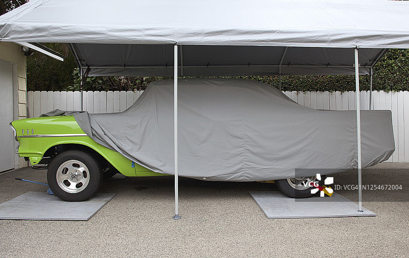 住宅车道上的车轮夹具系列图片素材