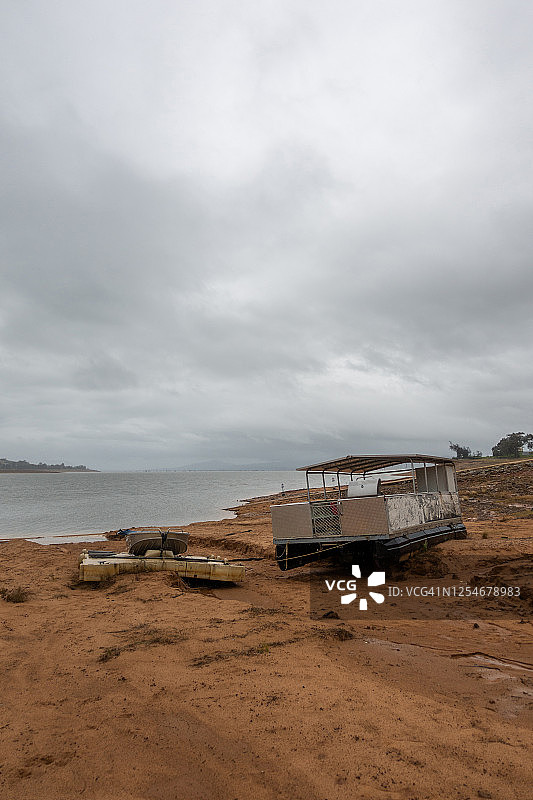 干旱时期的墨累河降雨图片素材